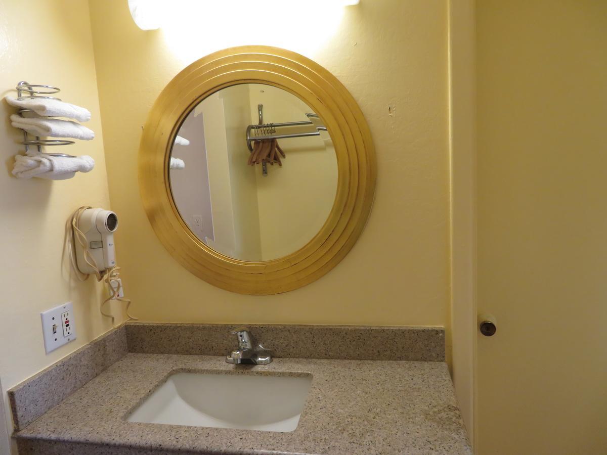 Royal Crest Motel Medford Esterno foto
